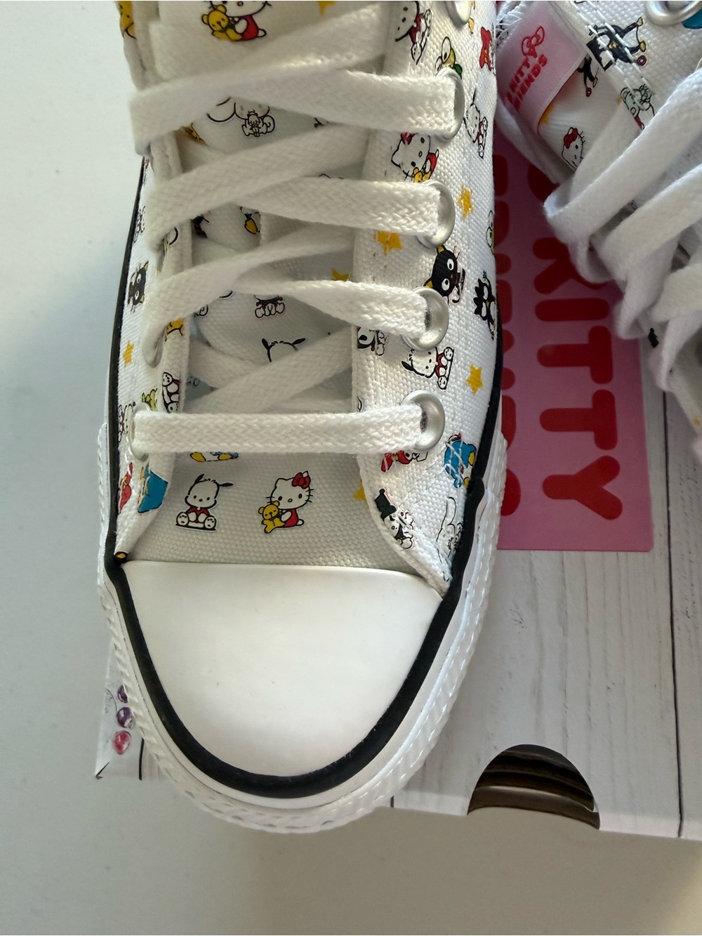 New women’s Sz 6.5, 8 Converse White Low Top Shoes with Hello Kitty - Picture 3 of 9